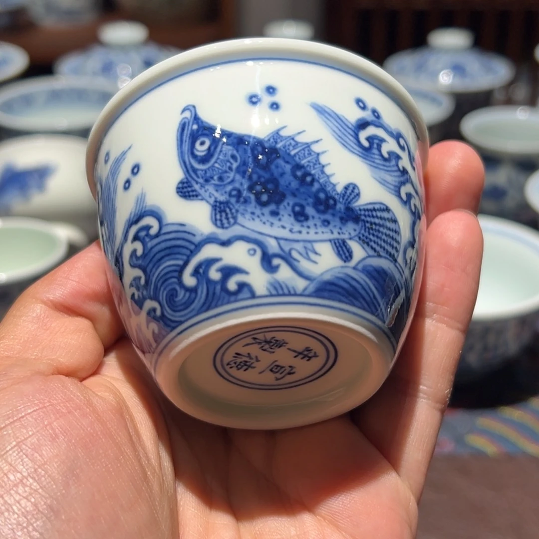 杯精品青花海水鱼小缸杯口径约7.5厘米