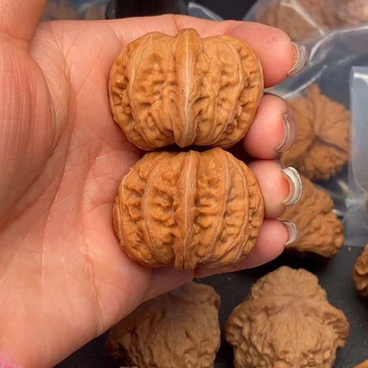 用***份文玩核桃把件平谷元宝