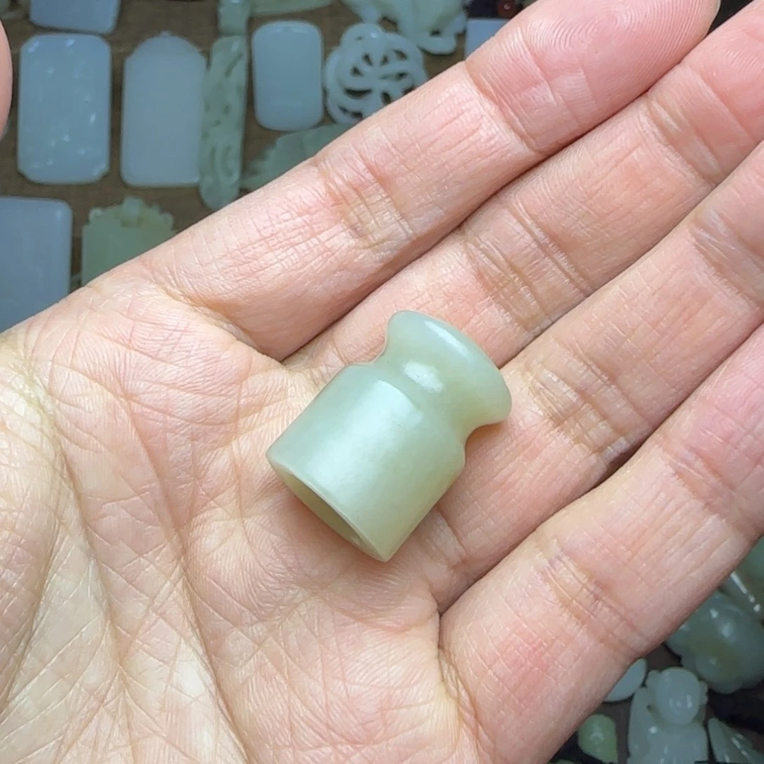 和田玉挂件未镶嵌烟嘴