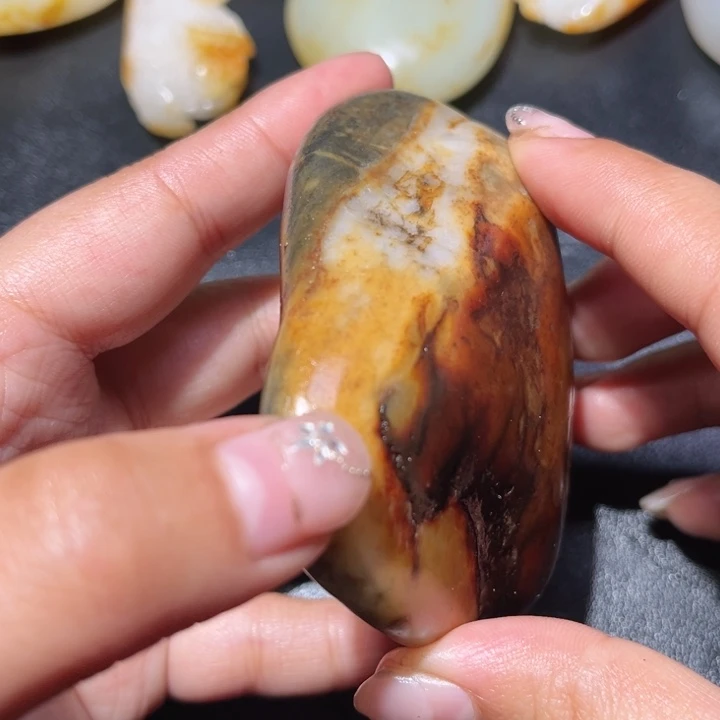 和田玉未镶嵌珠宝奇石