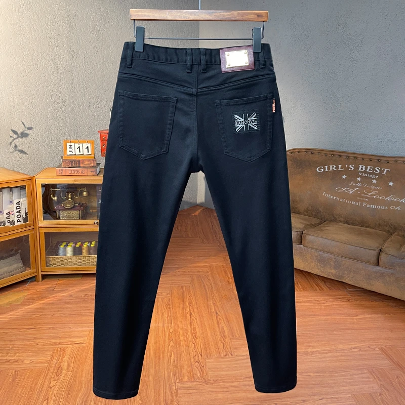 高端黑色牛仔裤男士时尚简约2025秋冬新款休闲百搭弹力修身小脚裤