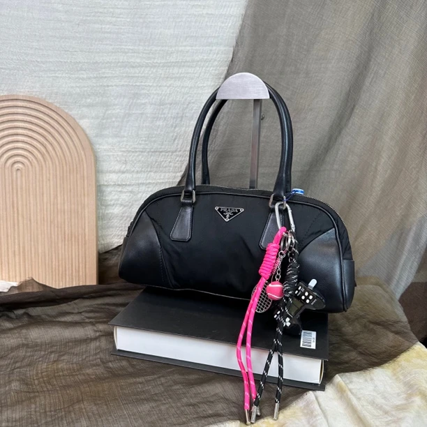 95新 Prada/普拉达 黑色正标降落伞手提包