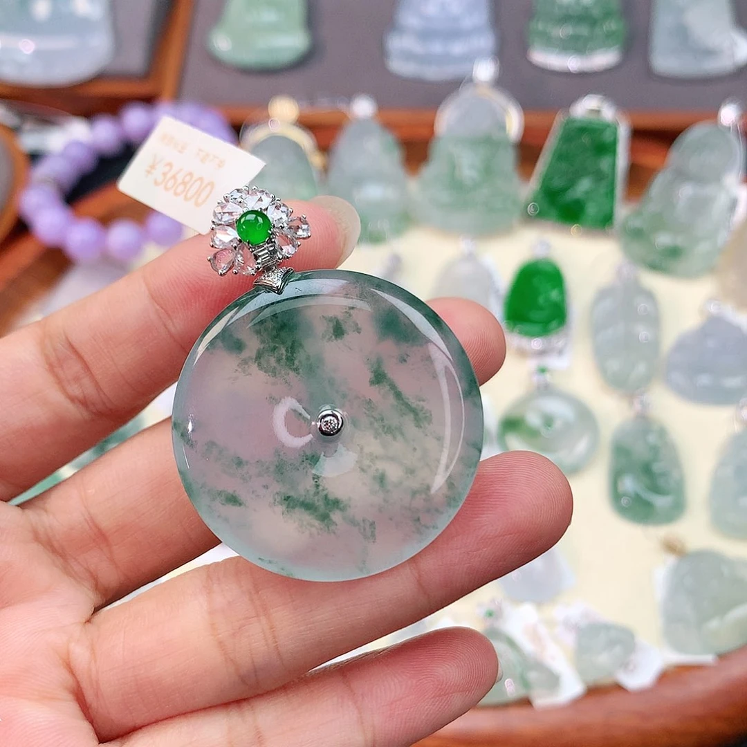 翡翠18K金镶嵌颈饰L*平安扣