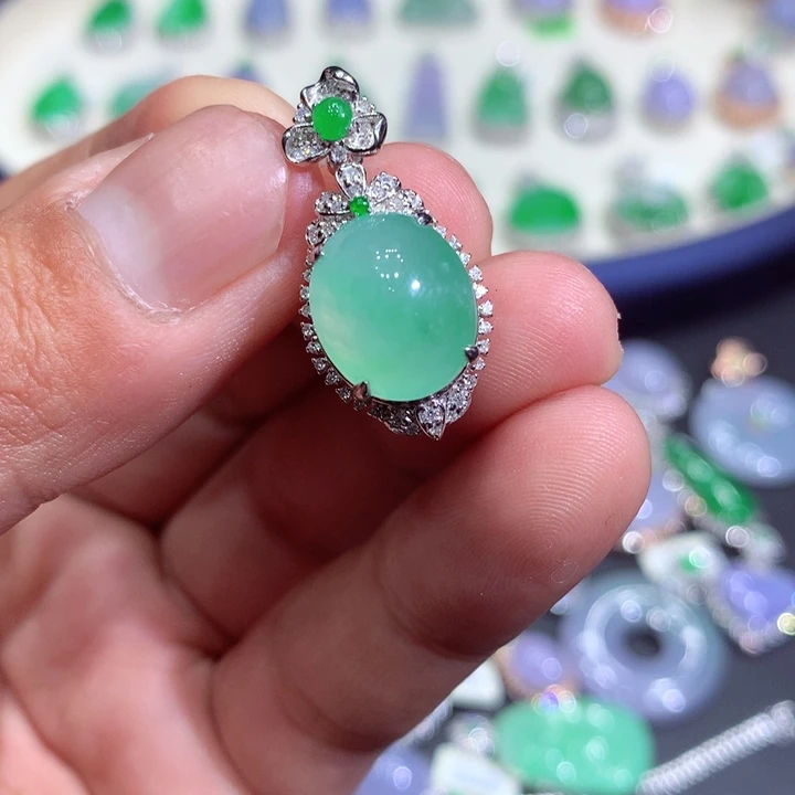 翡翠吊坠(赠链)18K金镶嵌