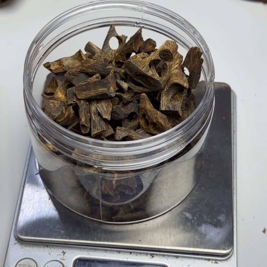 莹***莹沉香碎屑沉香随机发一克