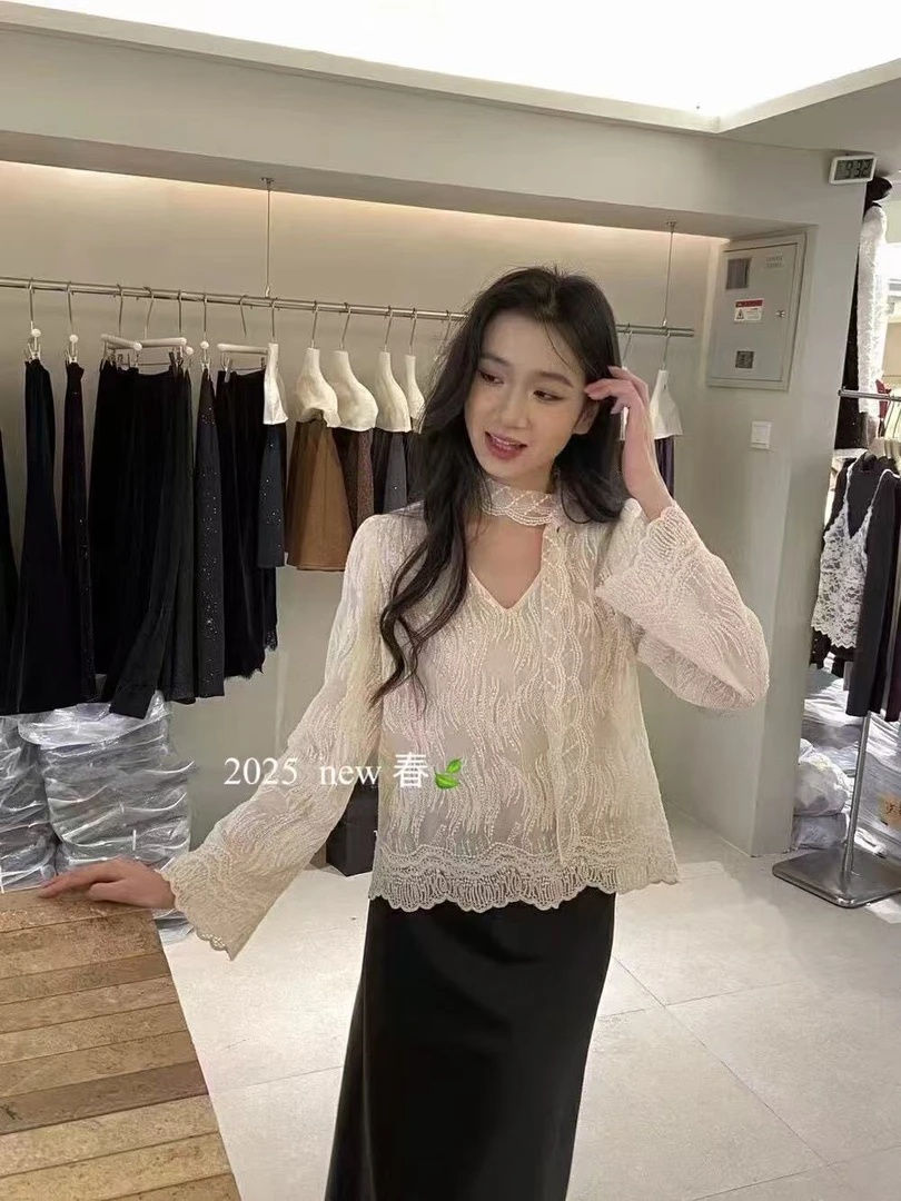2025早春季新款女装法式复古风蕾丝拼接长袖衬衫女设计感小众上衣