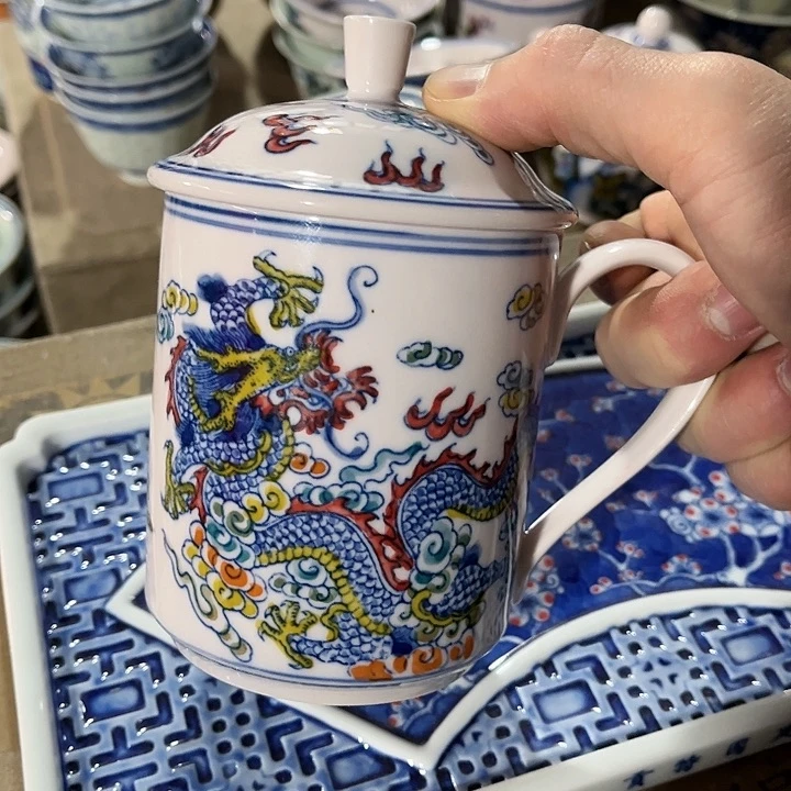 瓷片景德镇陶瓷杯子。红。