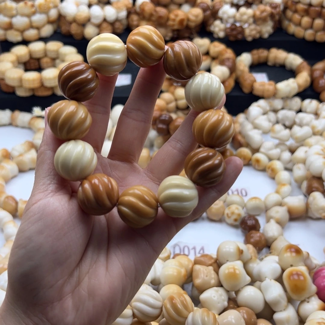 吊坠白玉菩提多宝色