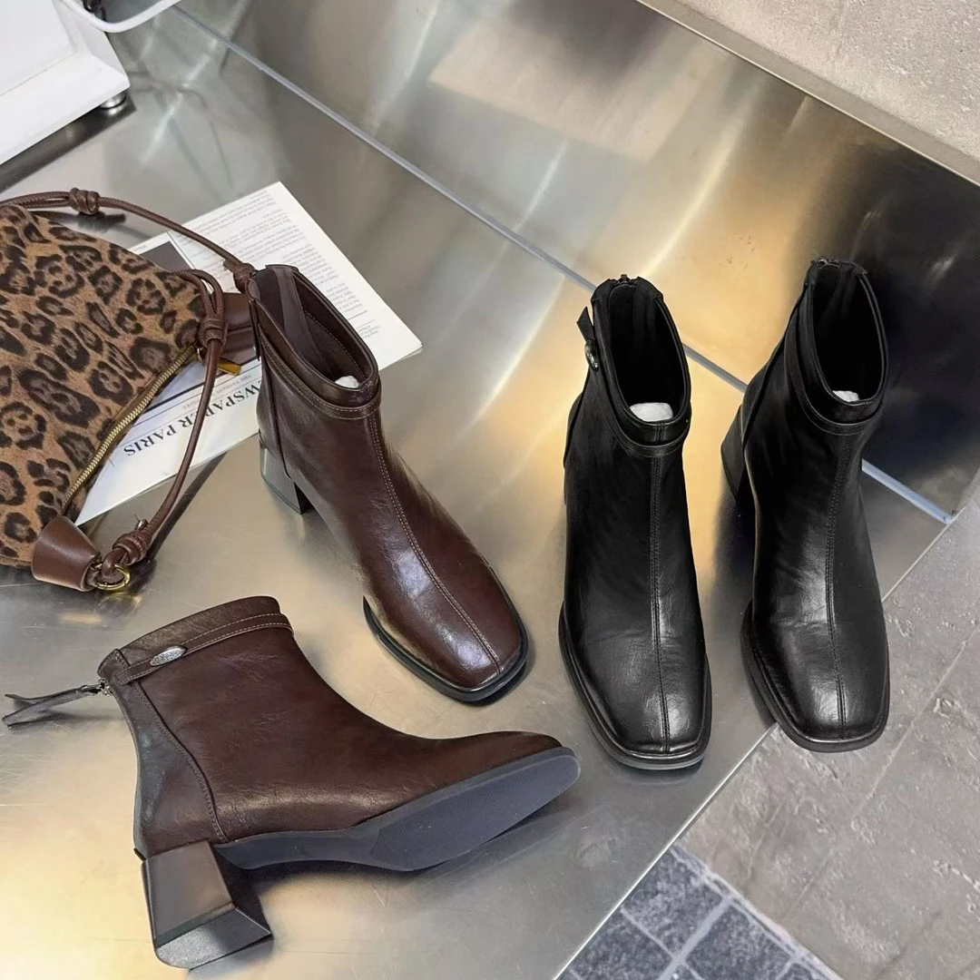 姬纯希品牌真皮加绒方头短靴秋冬冬季马丁靴简约时装靴复古气质