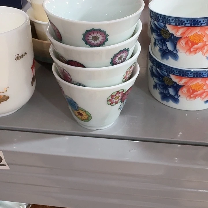 云***玄主人杯一组，瓷。。品茗