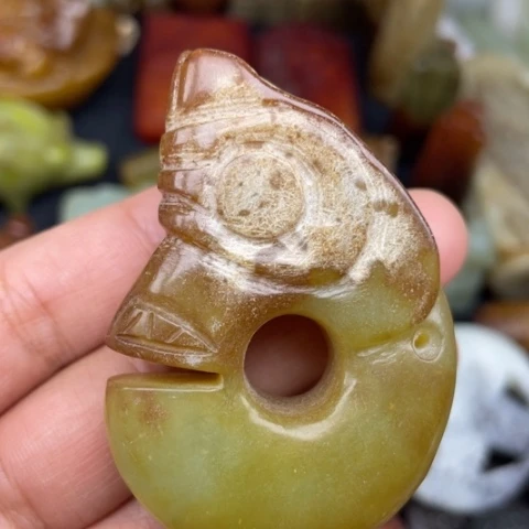 蛇纹石玉未镶嵌颈饰23