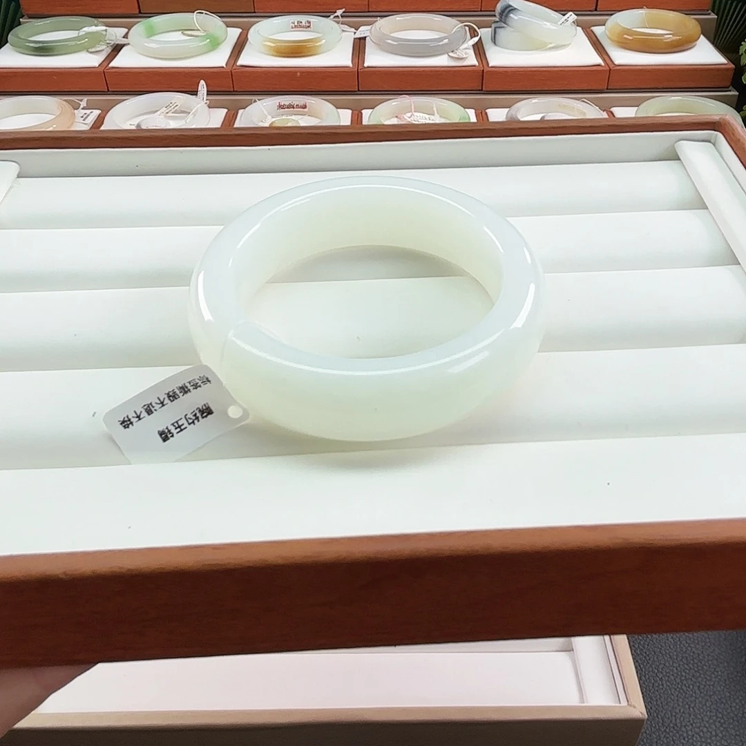 未镶嵌手镯和田玉55