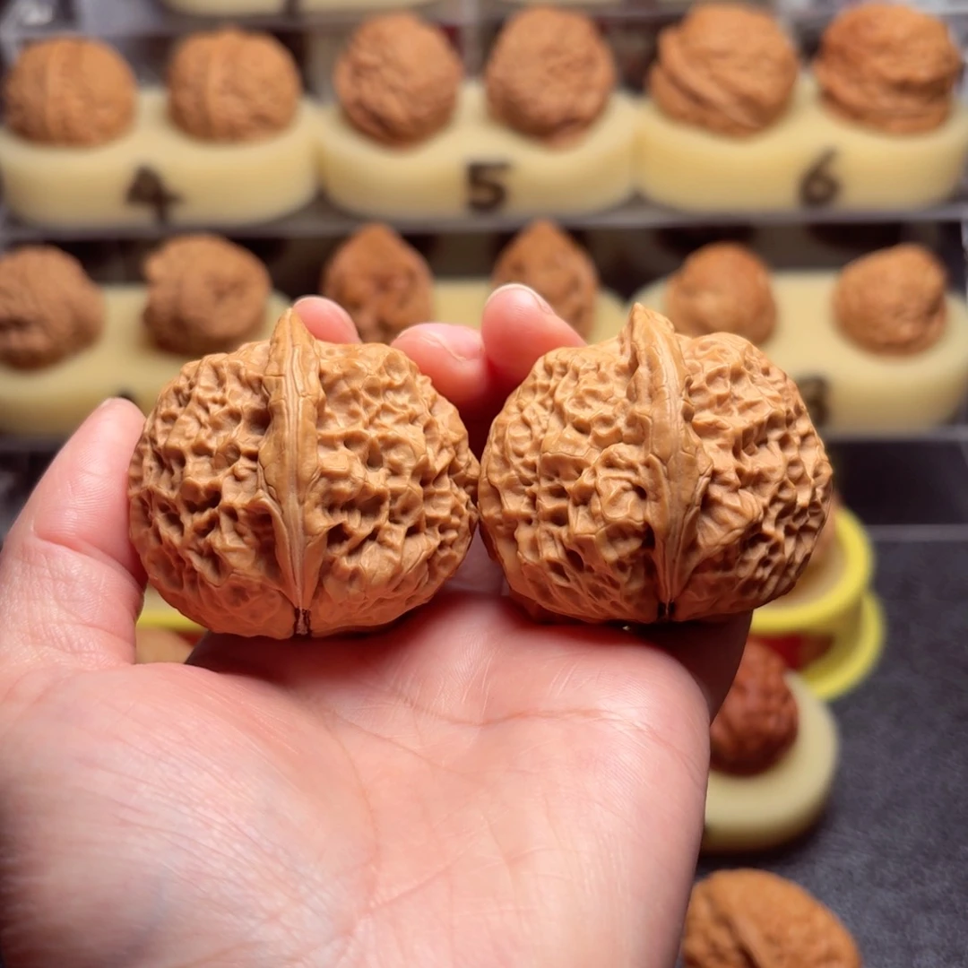 文玩核桃把件峰**马大礼官帽