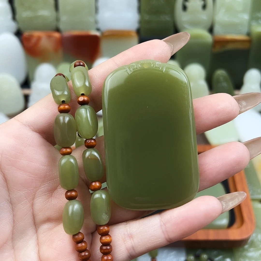 菠菜绿平安牌吊坠