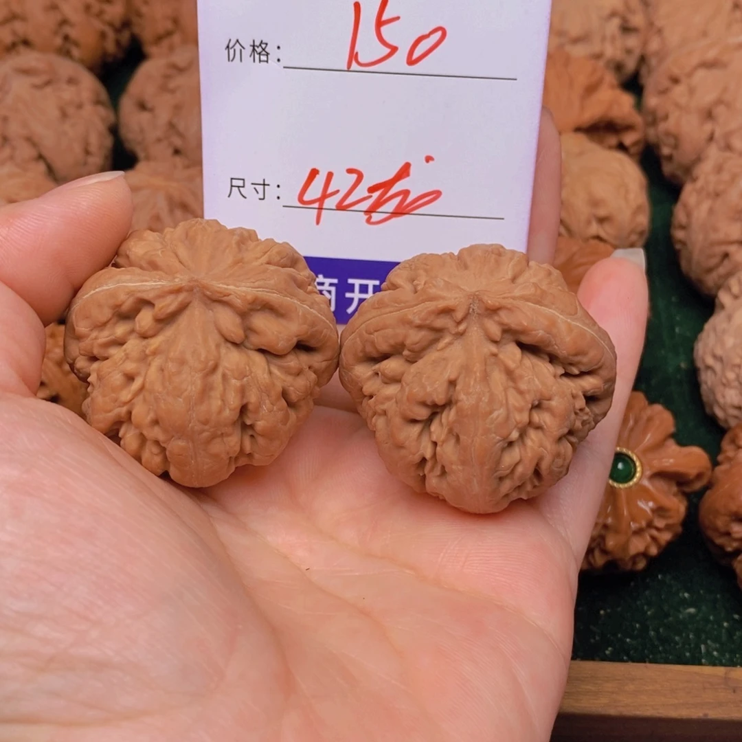 佟***貴文玩核桃霸王龙核桃