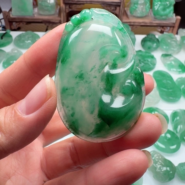 颈饰未镶嵌石英质玉