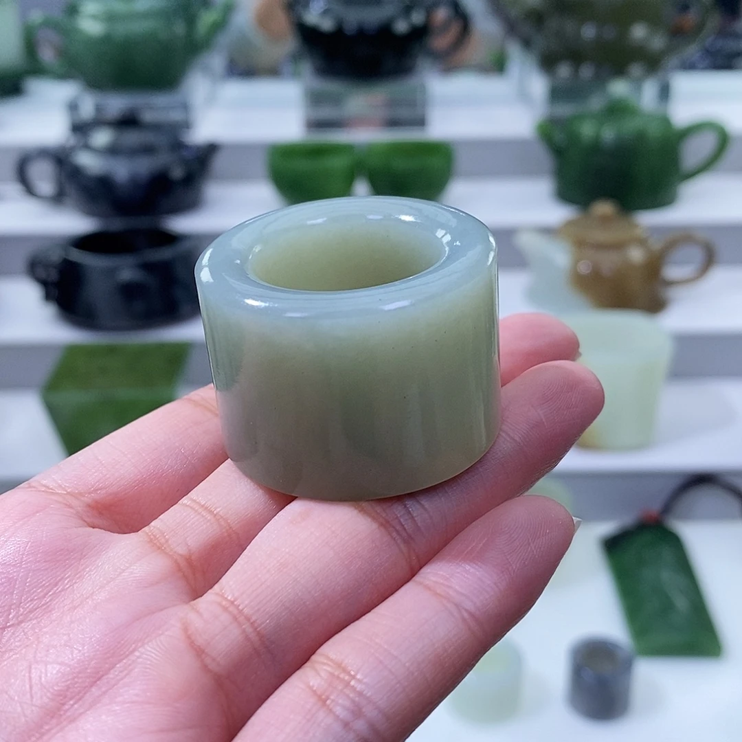 狠***哥和田玉未镶嵌挂件扳指