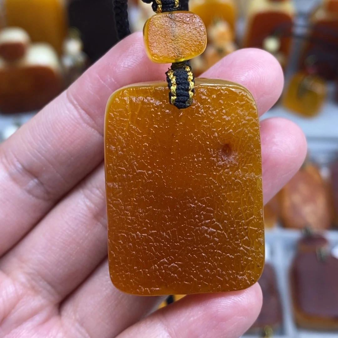 蜜蜡未镶嵌珠宝奇石