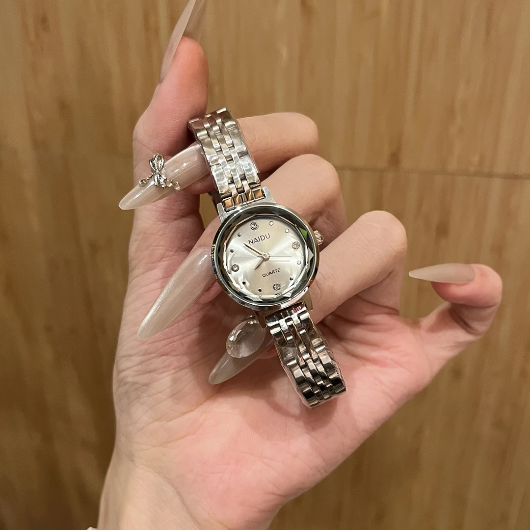 女士钢带石英圆盘时尚百搭手表MA815