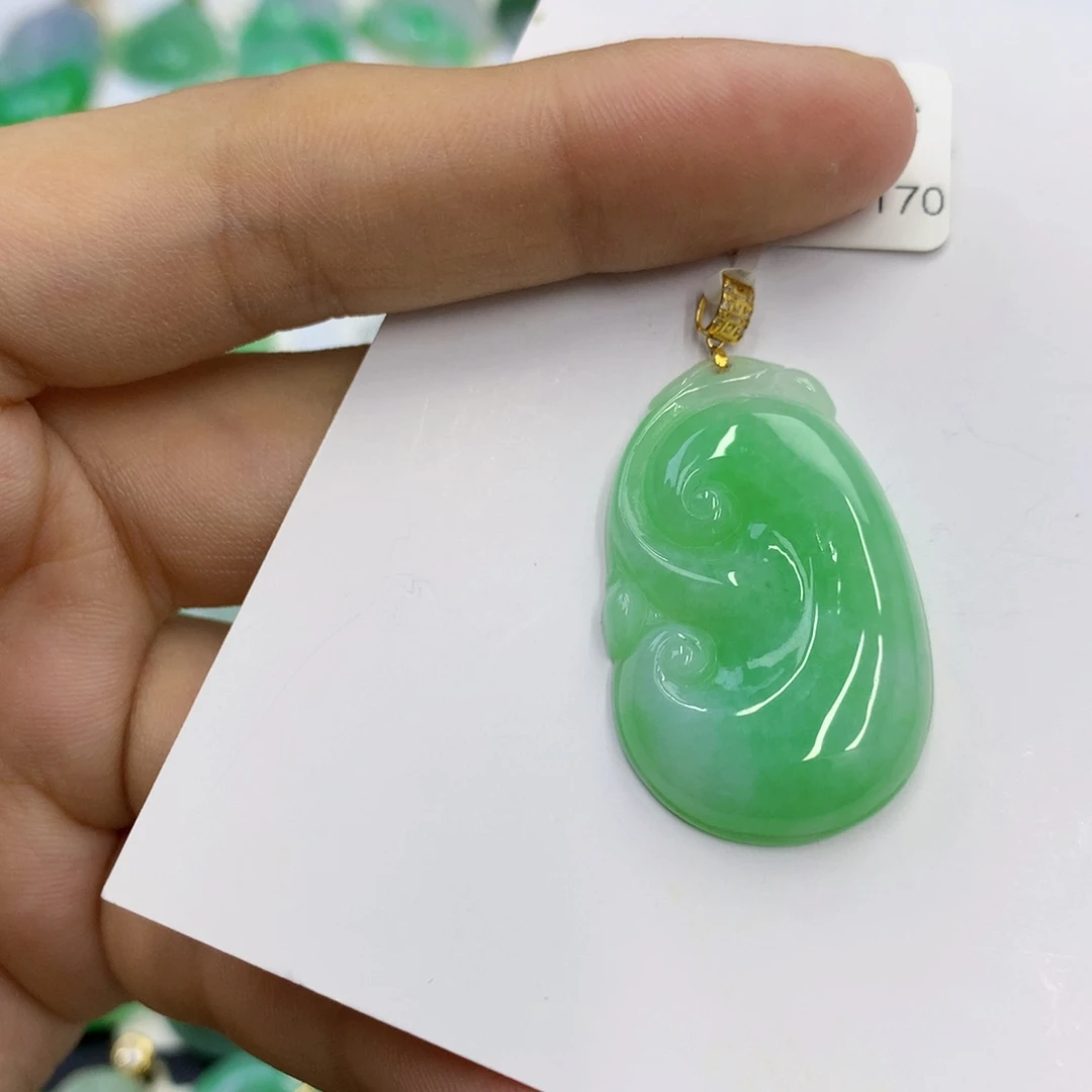 翡翠18K金镶嵌颈饰翡翠