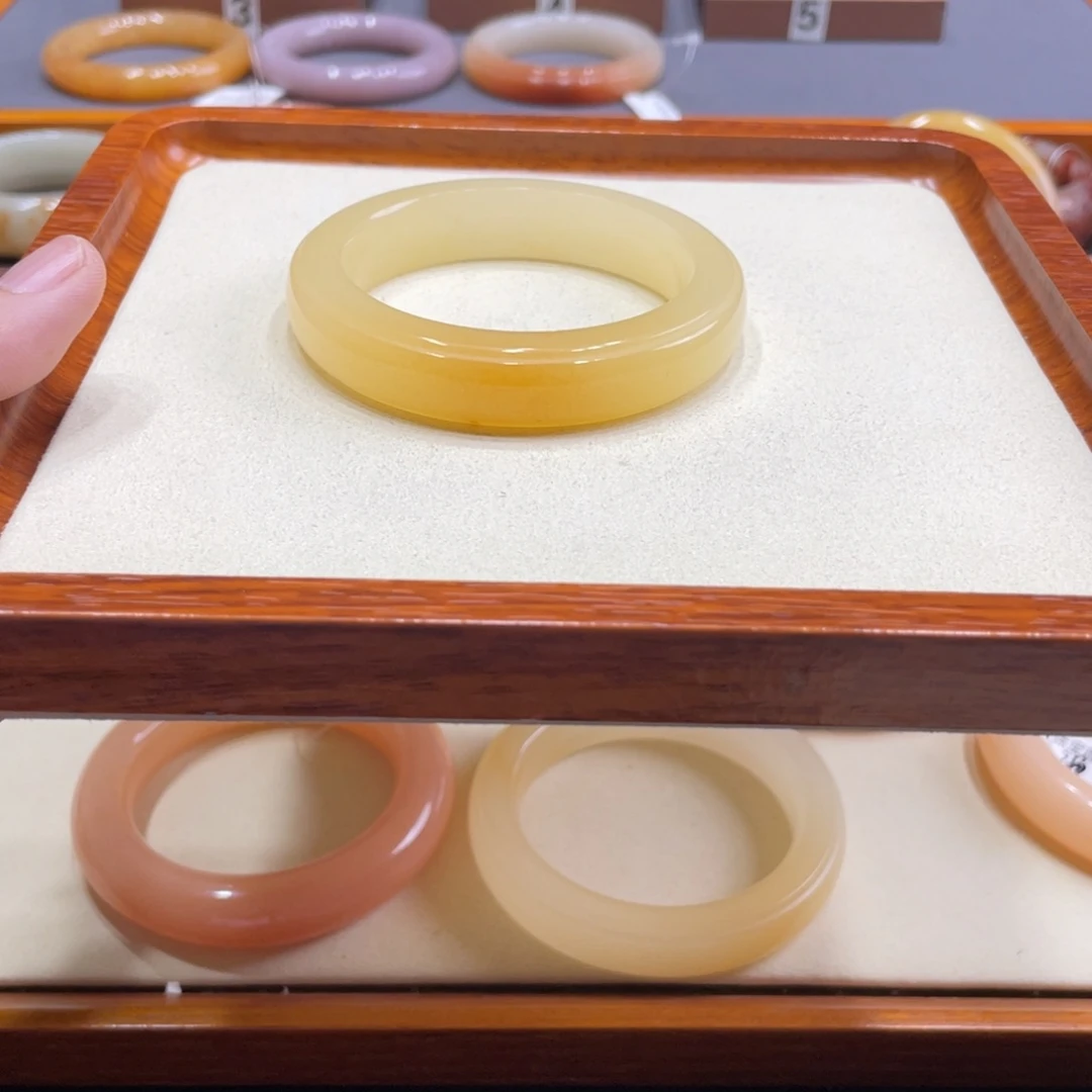 石英质玉手镯未镶嵌鱼***