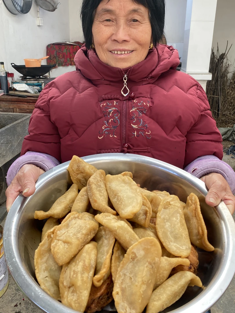 安徽特色三河米饺香酥可可每一口都是儿时的味道狮子头油炸美味