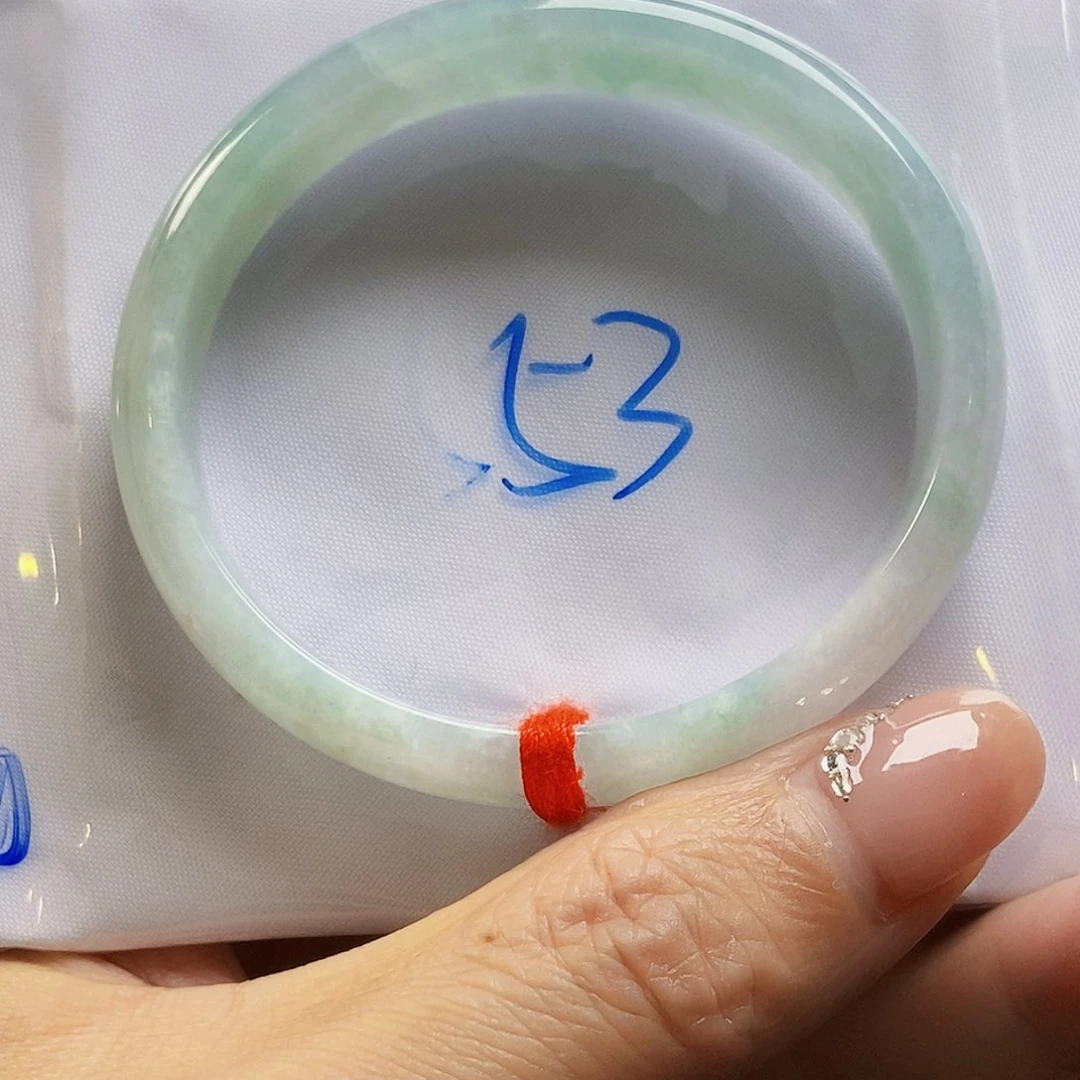 翡翠手镯未镶嵌翡翠手镯