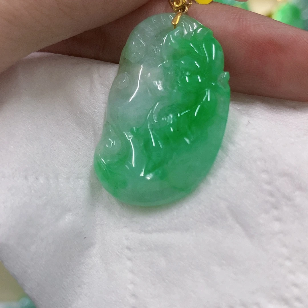 颈饰18K金镶嵌翡翠