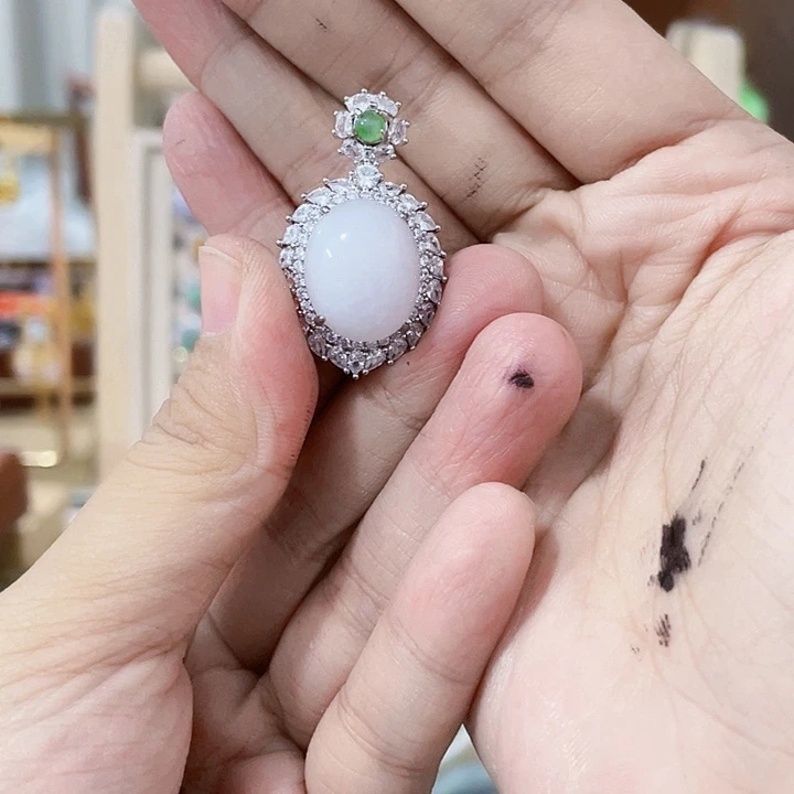 颈饰未镶嵌翡翠天然翡翠