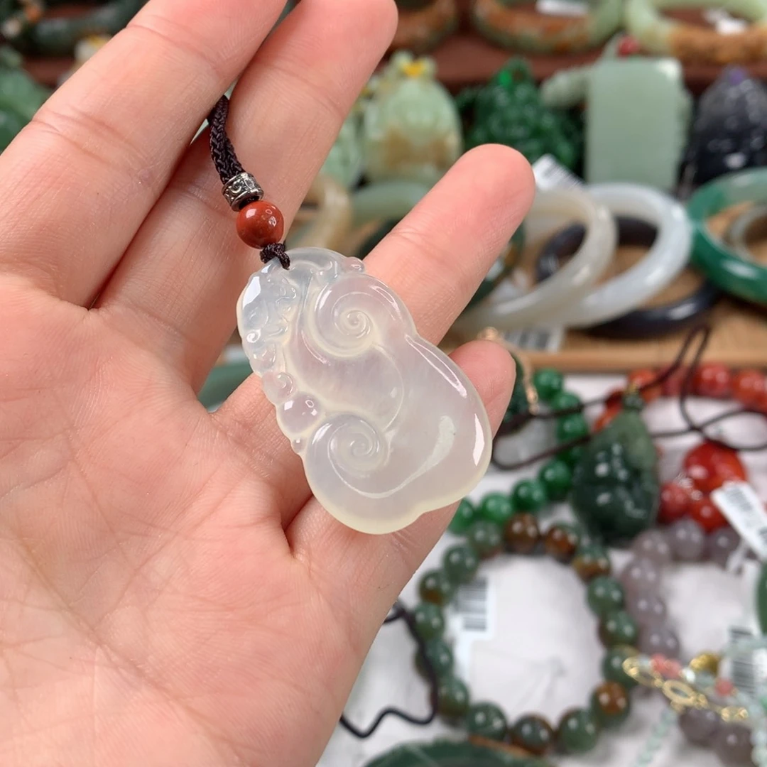 岫玉颈饰未镶嵌岫玉吊坠