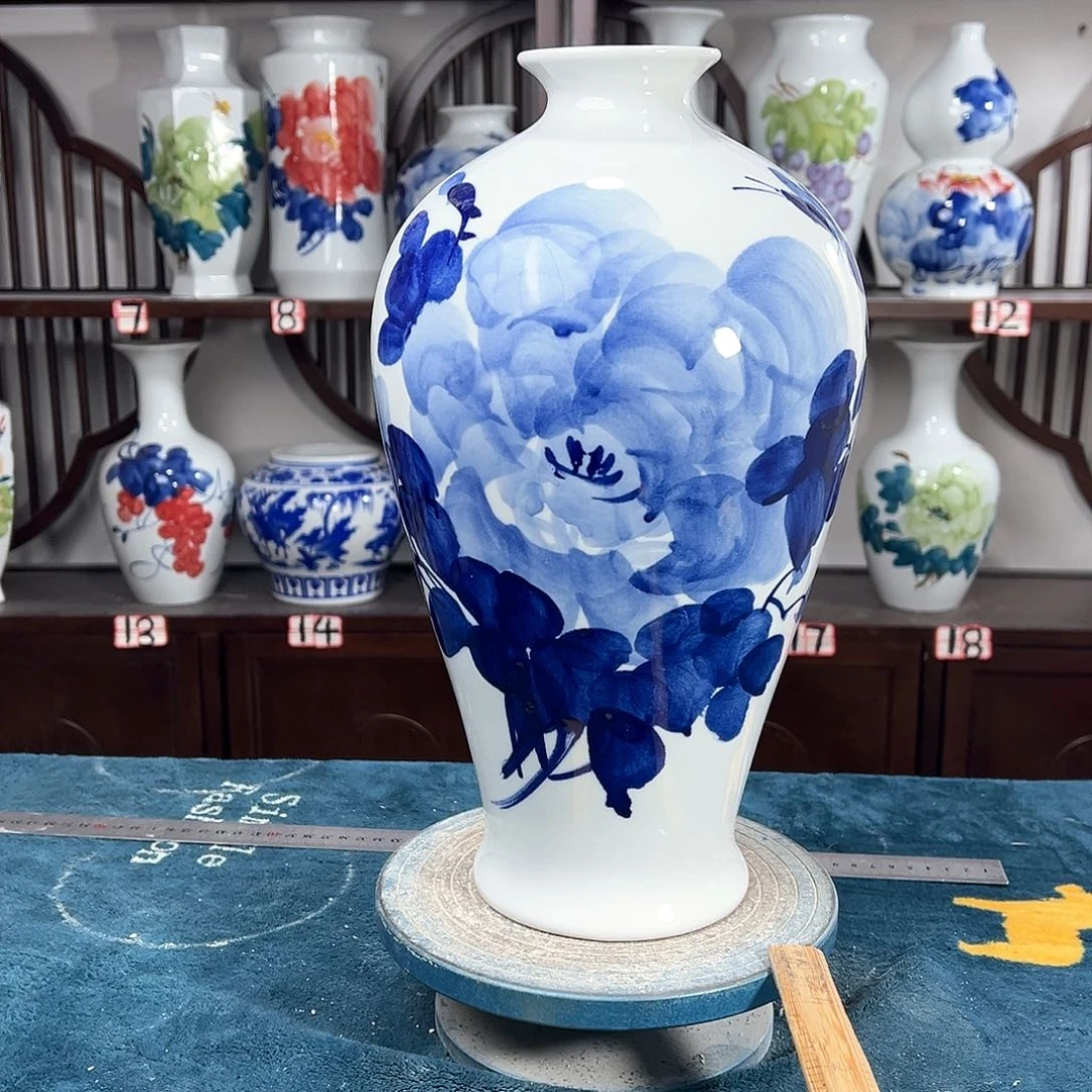摆件景德镇陶瓷梅青牡