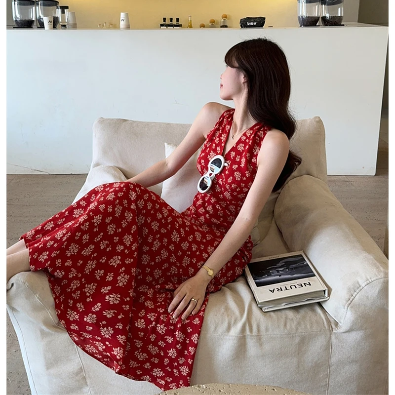 纯欲辣妹性感挂脖碎花法式露背叠穿度假氛围感气质显瘦红色连衣裙