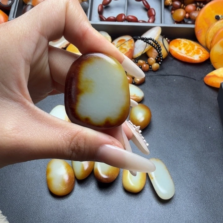 周***爷和田玉未镶嵌颈饰