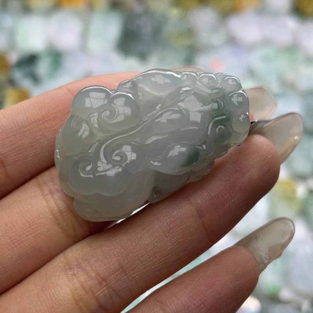 翡翠未镶嵌颈饰貔貅
