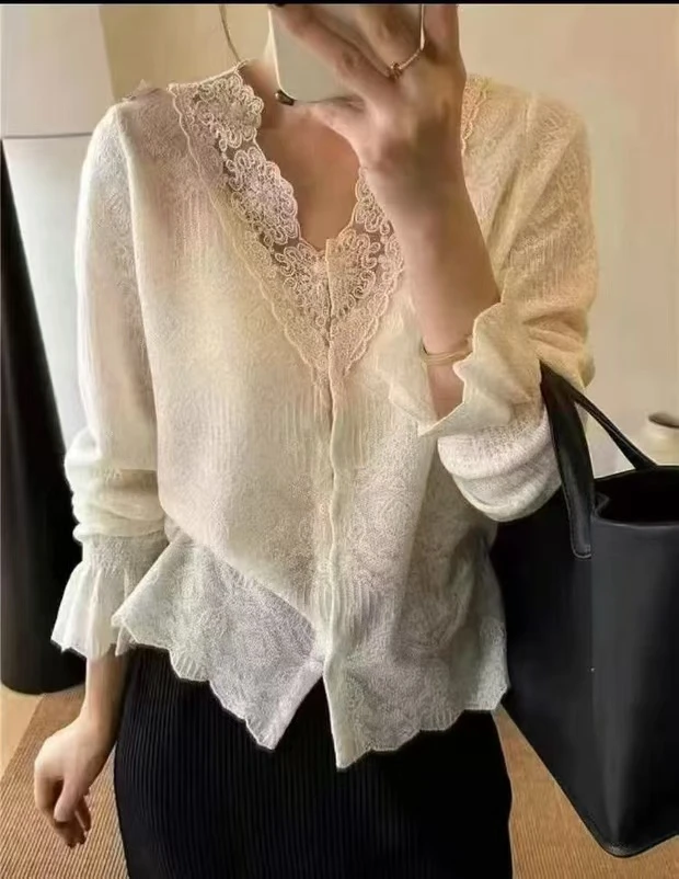 25-0312款，女人V领，蕾丝带花边衫