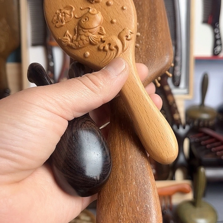 交趾黄檀（大红酸枝）气垫梳子两个按摩梳子一个