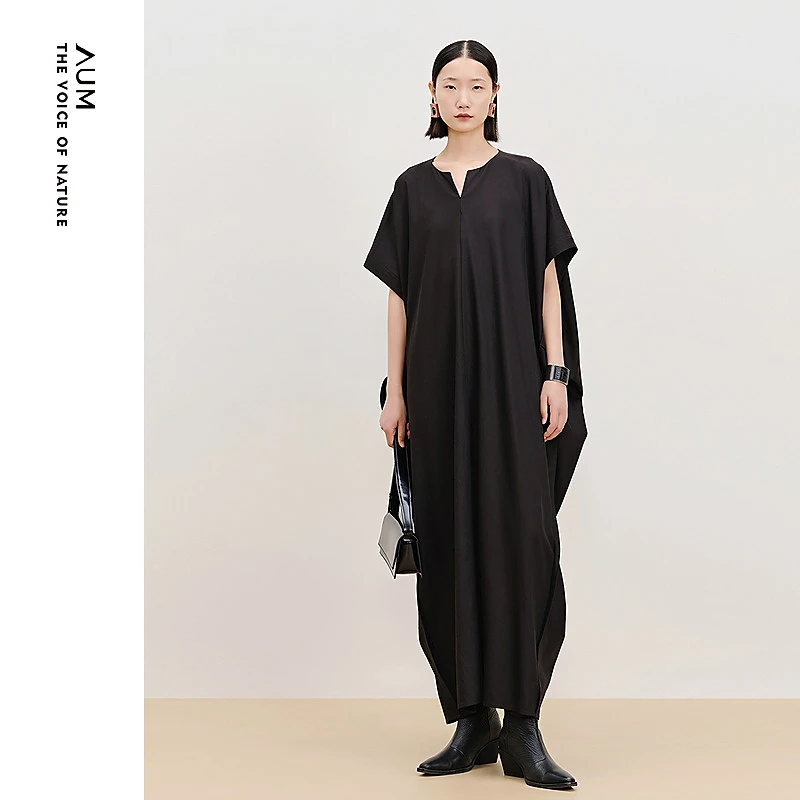 AUM噢姆2025新款碎褶结构连衣裙MCFZ20246