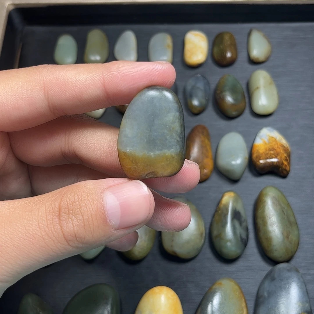 和田玉未镶嵌珠宝奇石