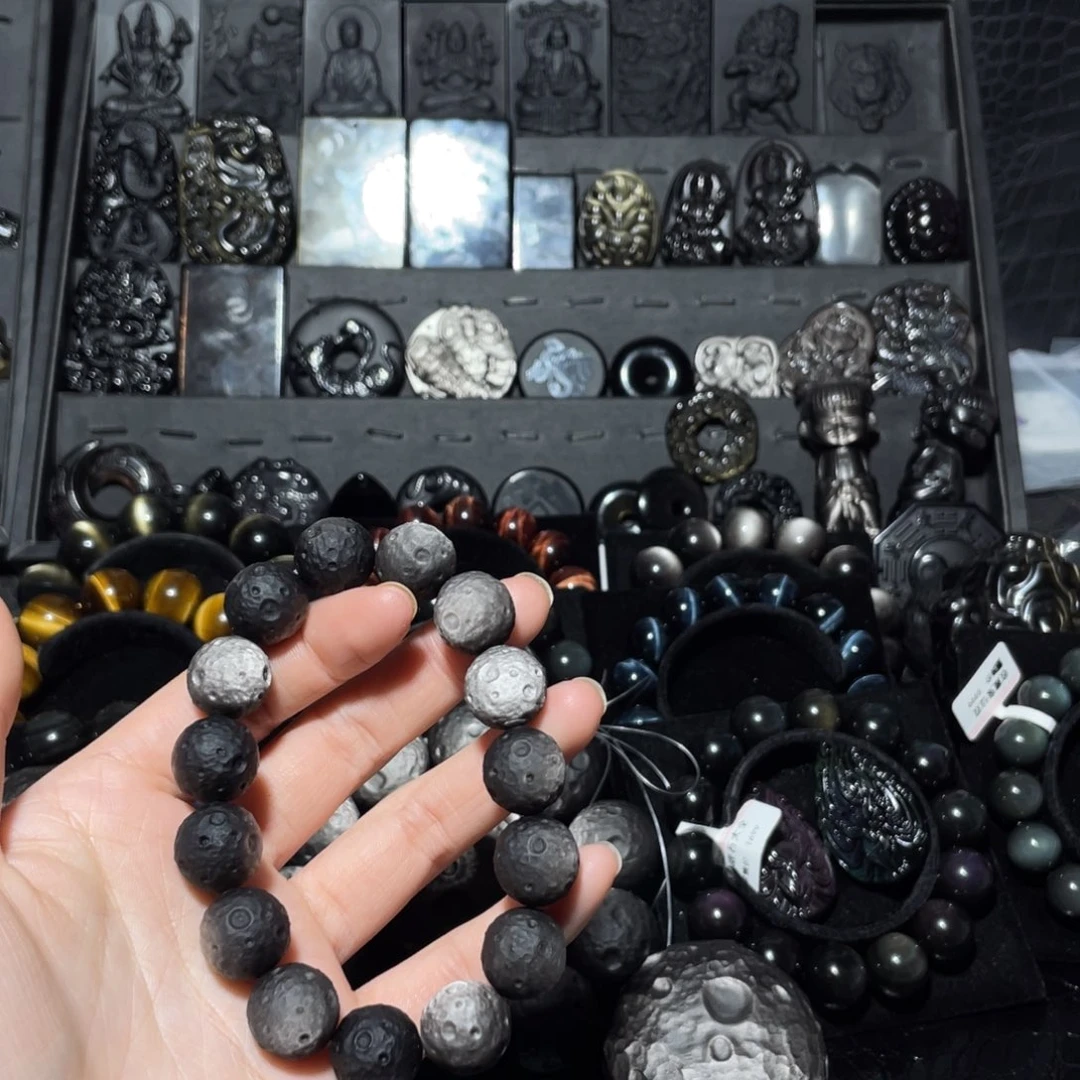 胡***胡黑曜岩未镶嵌珠宝奇石