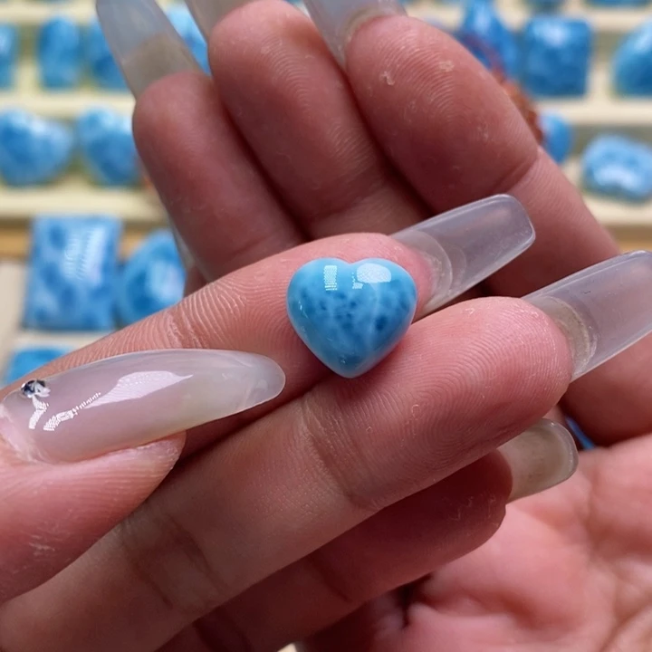 针钠钙石（海纹石）未镶嵌颈饰