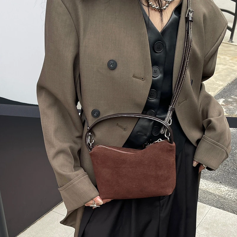 复古磨砂小众腋下包包2024冬季新款百搭女包流行斜挎包单肩饭盒包