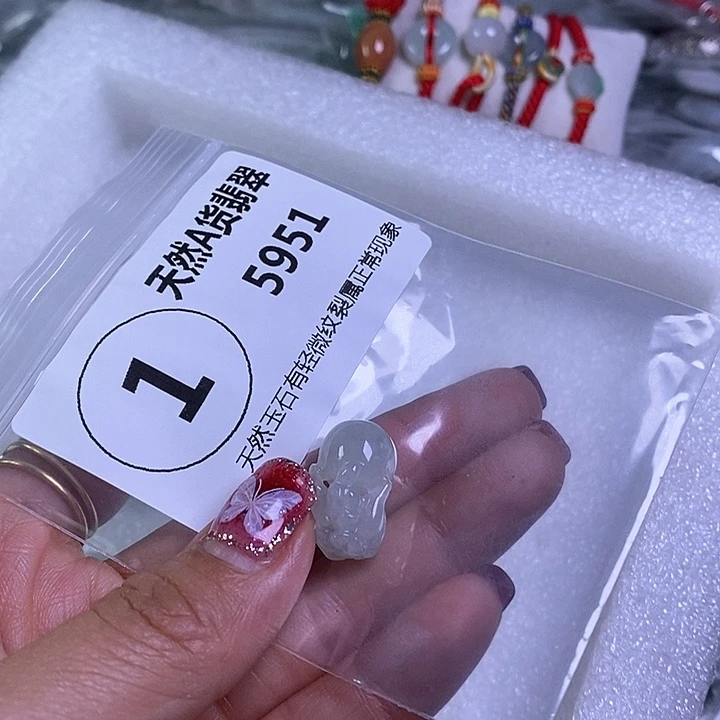 翡翠颈饰未镶嵌圆*噜吊坠