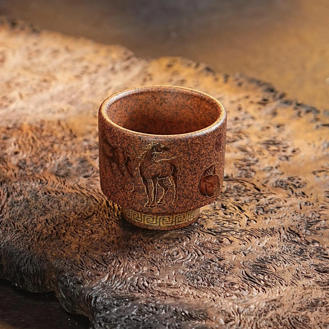 宜兴原矿紫砂主人杯柴烧龙骨金砂刻绘八骏小容量品茗单杯茶杯茶具