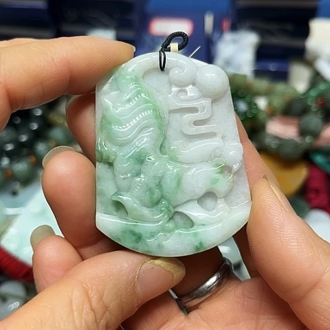 翡翠未镶嵌颈饰挂件