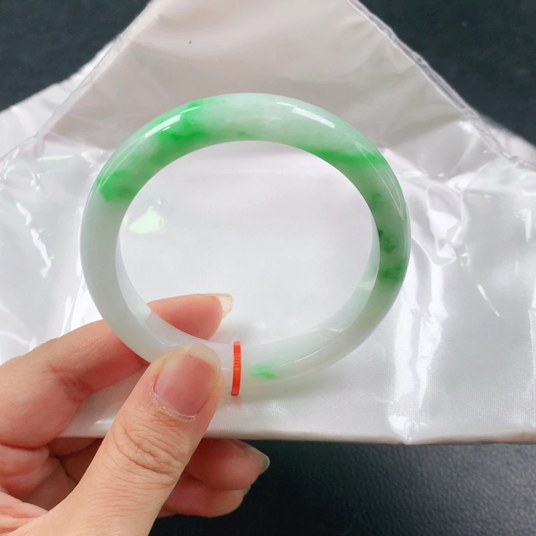 翡翠手镯未镶嵌03。