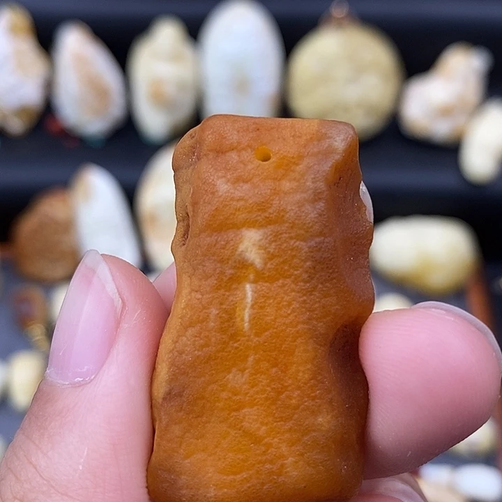 裸石琥珀未镶嵌原皮吊坠