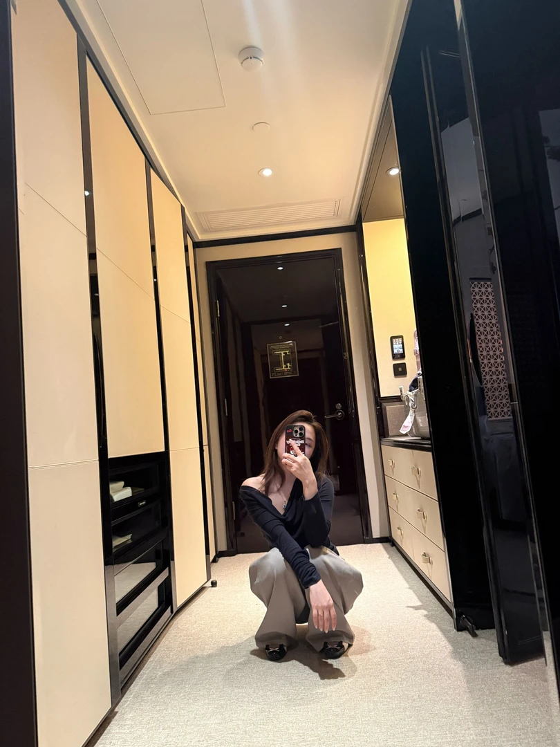 WEILA 25(春夏)法式浪漫百搭休闲设计感显瘦 短袖T Y3 99190