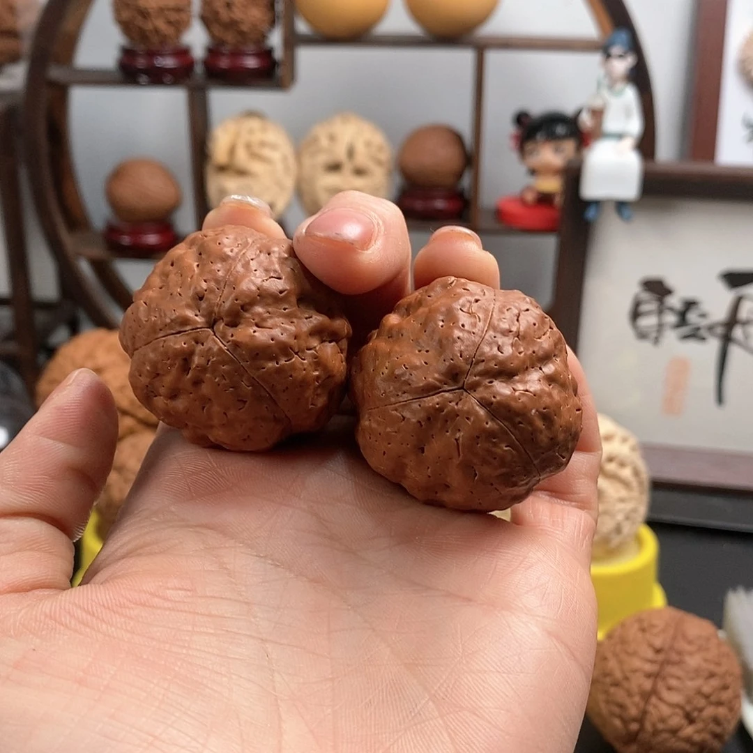 文玩核桃把件恐龙蛋38