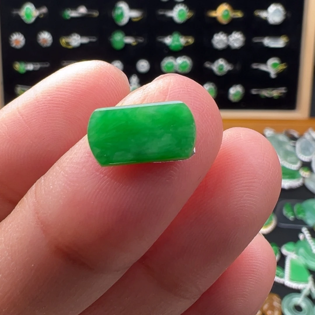 翡翠未镶嵌颈饰马鞍11.3