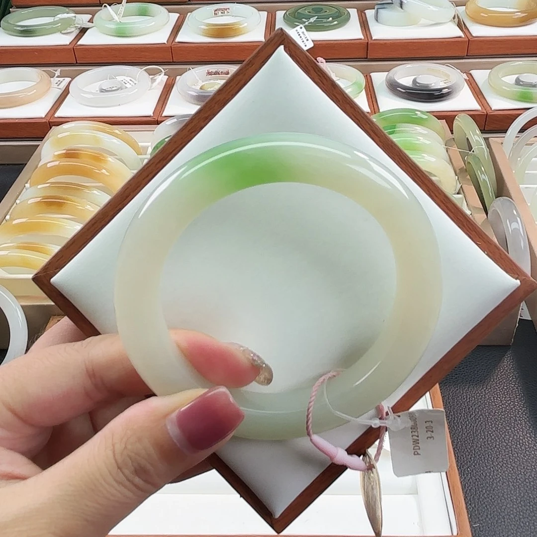 未镶嵌手镯和田玉56